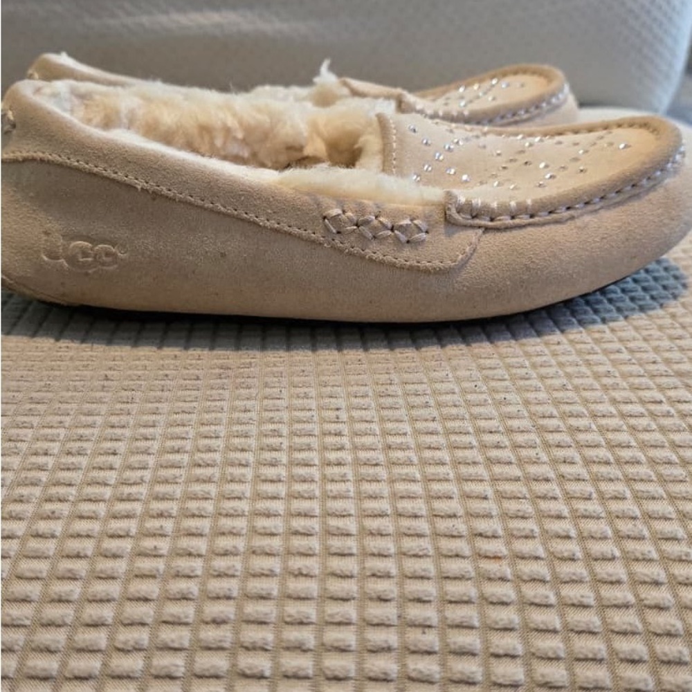 UGG Kids Tan Slippers with Sparkle Accents - Picture 7 of 16